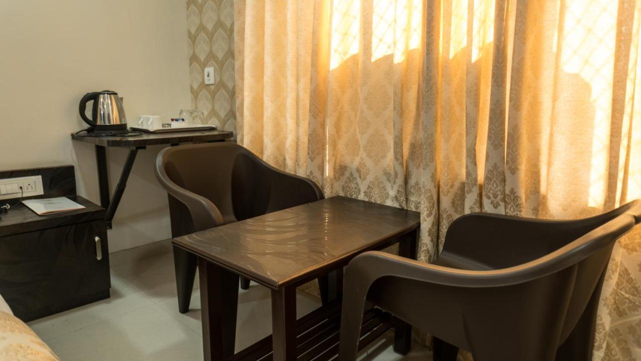 Hotel Dhavalgiri Тхане Экстерьер фото
